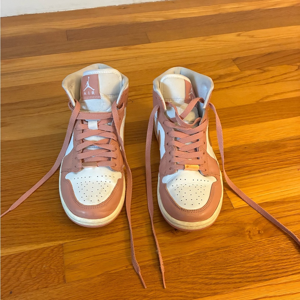 Jordan 1 Mid SE Red Stardust